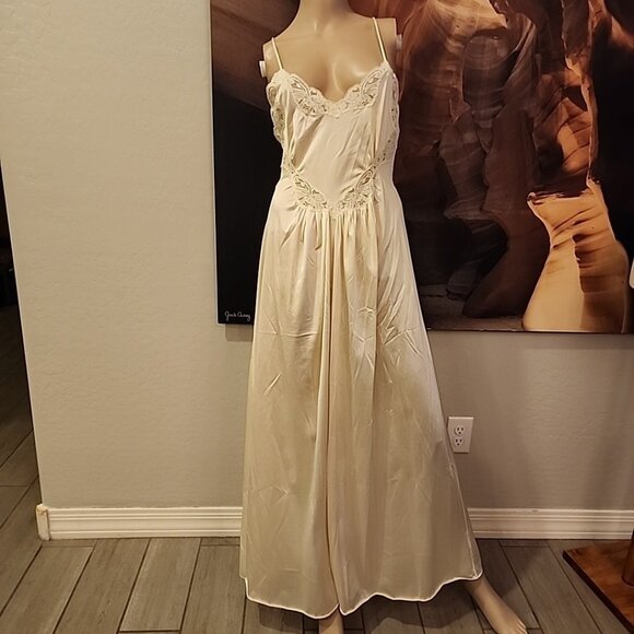 Vintage LILY Of FRANCE Satin Butter Cream NYLON Maxi LONG NIGHTGOWN Slip Small - Picture 1 of 9